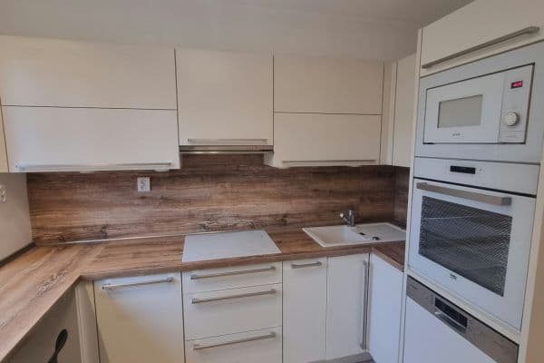 Pronájem bytu 1+1 34 m², Višňová, Praha Pronájem bytu 1+1 34 m², Višňová, Praha