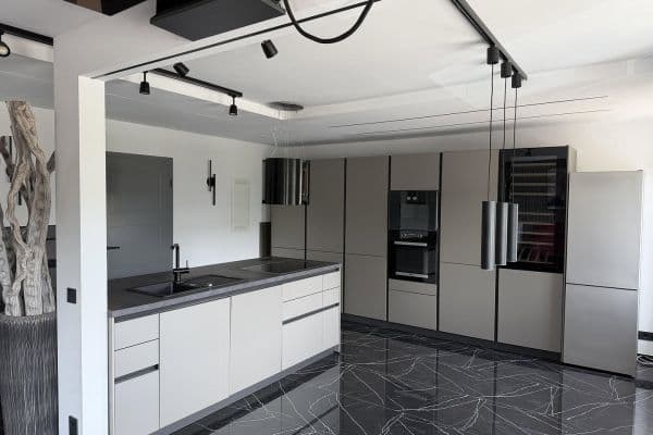 Prodej bytu 4+1 90 m², Berlinerstraße 8, Singen Prodej bytu 4+1 90 m², Berlinerstraße 8, Singen