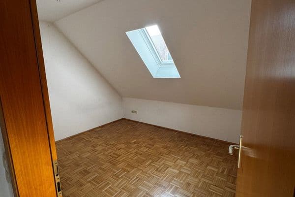 Pronájem bytu 4+1 143 m², Burggrumbacher Str. 4, Unterpleichfeld Pronájem bytu 4+1 143 m², Burggrumbacher Str. 4, Unterpleichfeld