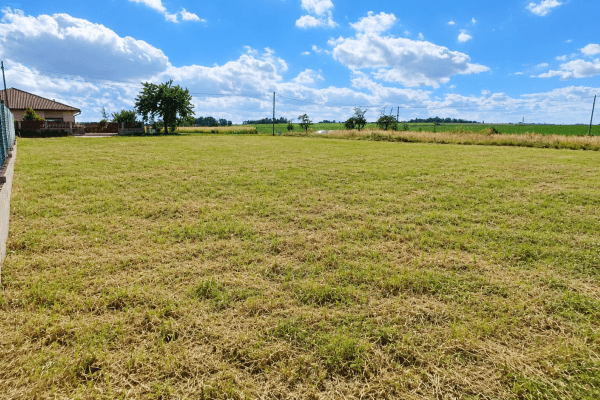 Prodej pozemku 950 m², Hradec Králové Prodej pozemku 950 m², Hradec Králové