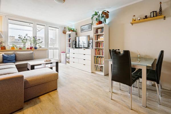 Prodej bytu 3+1 70 m², Nad přehradou, Praha Prodej bytu 3+1 70 m², Nad přehradou, Praha