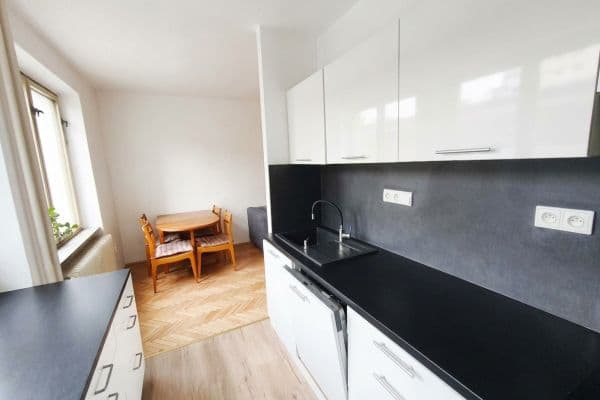 Prodej bytu 4+kk 77 m², Hrusická, Praha Prodej bytu 4+kk 77 m², Hrusická, Praha