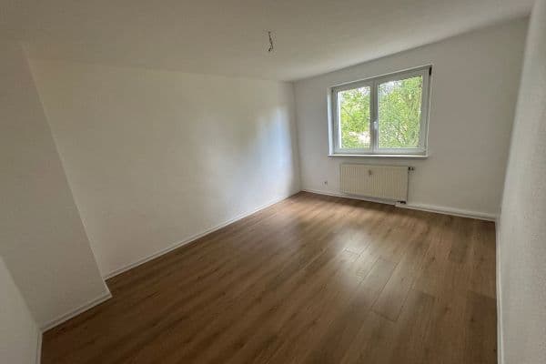 Pronájem bytu 2+1 50 m², Straße des Aufbaus 4, Thräna Pronájem bytu 2+1 50 m², Straße des Aufbaus 4, Thräna