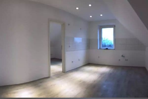 Pronájem bytu 2+1 45 m², Bahnhofstr. 11, Oberhausen Pronájem bytu 2+1 45 m², Bahnhofstr. 11, Oberhausen