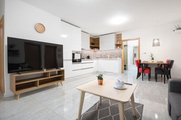 Pronájem bytu 3+1 65 m², Podkolibská, Nové Mesto Pronájem bytu 3+1 65 m², Podkolibská, Nové Mesto