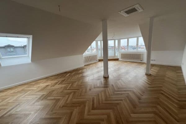 Pronájem bytu 2+1 79 m², Wiederitzscher Straße 11, Leipzig, Sasko Pronájem bytu 2+1 79 m², Wiederitzscher Straße 11, Leipzig, Sasko