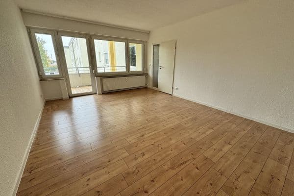 Prodej bytu 3+1 81 m², Hainleinstr. 73, Niederwerrn Prodej bytu 3+1 81 m², Hainleinstr. 73, Niederwerrn
