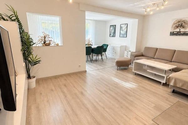 Prodej domu 100 m², pozemek 170 m², Belchenstr 9, Herrenberg Prodej domu 100 m², pozemek 170 m², Belchenstr 9, Herrenberg