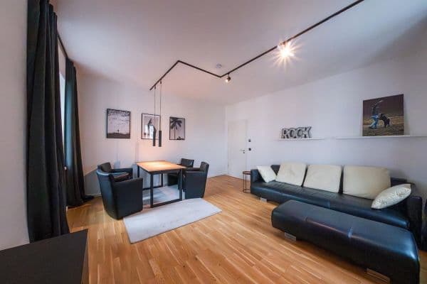 Prodej bytu 4+1 105 m², Sterndamm 66 E, Berlin-Johannisstal, Berlín Prodej bytu 4+1 105 m², Sterndamm 66 E, Berlin-Johannisstal, Berlín