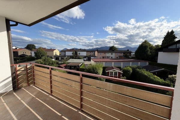 Pronájem bytu 3+1 90 m², Schwarzenbergstrasse 13, Rosenheim/ Pang, Bavorsko Pronájem bytu 3+1 90 m², Schwarzenbergstrasse 13, Rosenheim/ Pang, Bavorsko
