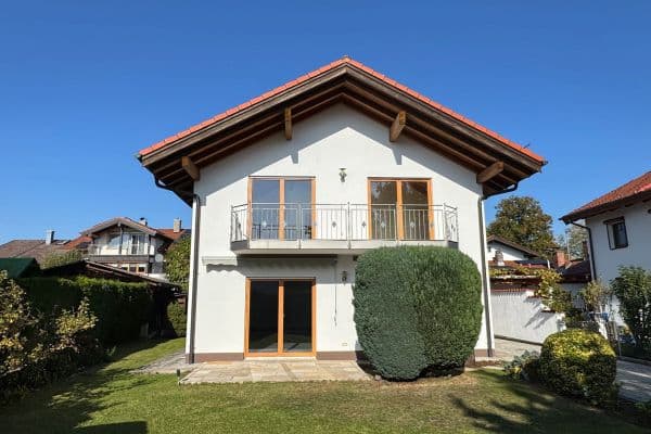 Prodej domu 216 m², pozemek 411 m², Raubling, Bavorsko Prodej domu 216 m², pozemek 411 m², Raubling, Bavorsko