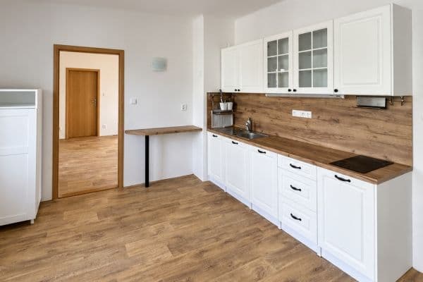 Pronájem bytu 2+1 73 m², V chaloupkách, Černošice Pronájem bytu 2+1 73 m², V chaloupkách, Černošice