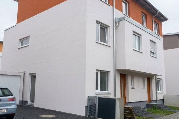 Pronájem domu 152 m², pozemek 216 m², Rotdornweg 117, Frankfurt Pronájem domu 152 m², pozemek 216 m², Rotdornweg 117, Frankfurt