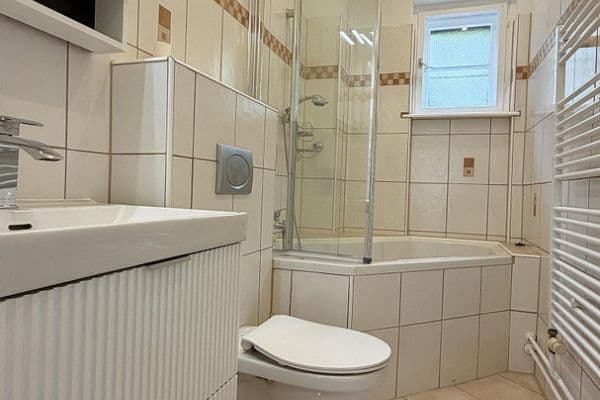 Prodej bytu 3+1 64 m², Laehrscher Jagdweg 10, Berlin, Berlín Prodej bytu 3+1 64 m², Laehrscher Jagdweg 10, Berlin, Berlín