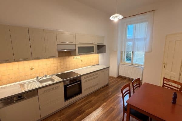Pronájem bytu 2+1 70 m², Haškova, Praha Pronájem bytu 2+1 70 m², Haškova, Praha