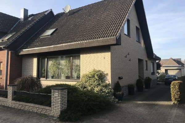 Prodej domu 199 m², pozemek 660 m², Steinwedel Prodej domu 199 m², pozemek 660 m², Steinwedel
