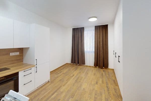 Pronájem bytu 1+kk 33 m², Hartigova, Praha Pronájem bytu 1+kk 33 m², Hartigova, Praha