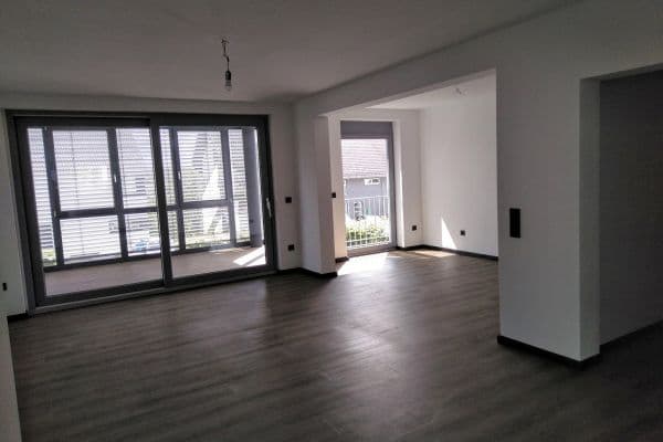Pronájem bytu 2+kk 95 m², Korntal-Münchingen Pronájem bytu 2+kk 95 m², Korntal-Münchingen