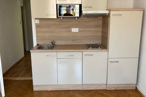 Pronájem bytu 1+kk 22 m², Žitomírská, Praha Pronájem bytu 1+kk 22 m², Žitomírská, Praha