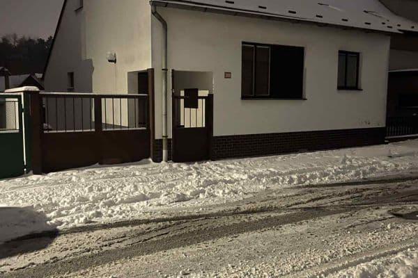 Pronájem domu 100 m², pozemek 300 m², V. Paiskra, Kladno Pronájem domu 100 m², pozemek 300 m², V. Paiskra, Kladno