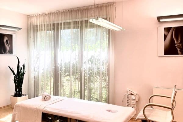 Pronájem nebytového prostoru 20 m², Filmařská, Praha Pronájem nebytového prostoru 20 m², Filmařská, Praha