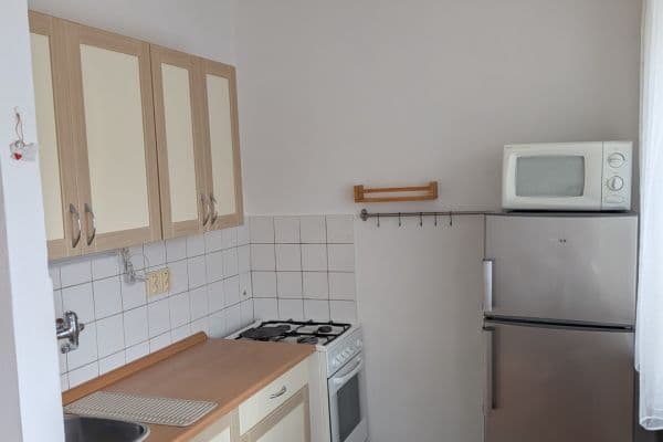 Pronájem bytu 1+kk 28 m², Bělčická, Praha Pronájem bytu 1+kk 28 m², Bělčická, Praha