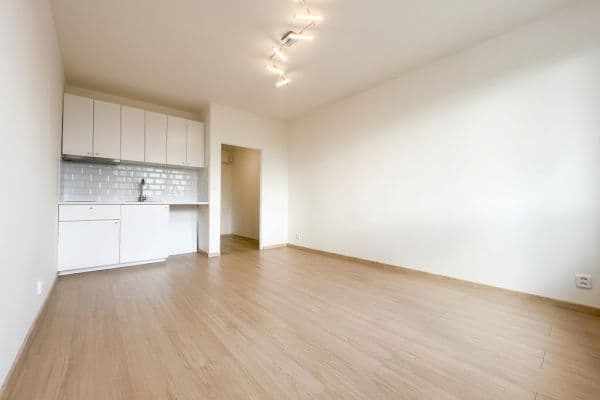 Prodej bytu 1+kk 24 m², Káranská, Praha Prodej bytu 1+kk 24 m², Káranská, Praha