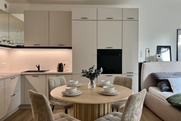 Pronájem bytu 1+kk 45 m², Cukerní, Praha Pronájem bytu 1+kk 45 m², Cukerní, Praha