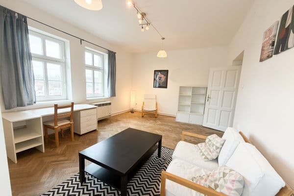Pronájem bytu 2+1 60 m², U Okrouhlíku, Praha Pronájem bytu 2+1 60 m², U Okrouhlíku, Praha