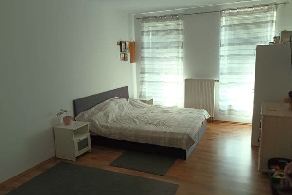 Pronájem bytu 1+kk 33 m², Lipnická, Praha Pronájem bytu 1+kk 33 m², Lipnická, Praha