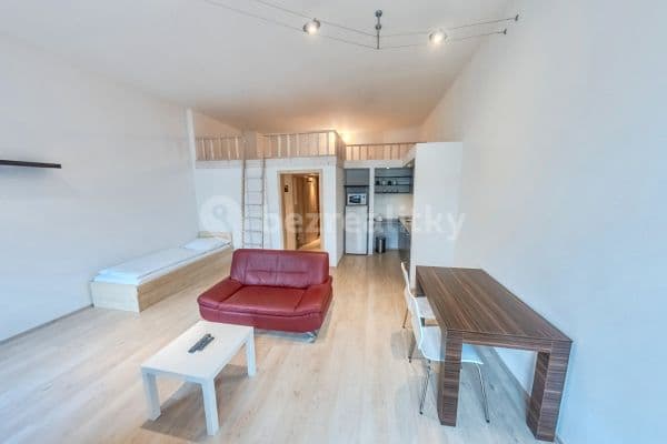Pronájem bytu 1+kk 50 m², Špitálská, Hradec Králové Pronájem bytu 1+kk 50 m², Špitálská, Hradec Králové