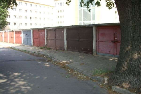 Pronájem garáže 20 m², Sazenice, Pronájem garáže 20 m², Sazenice,