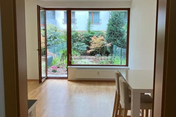 Pronájem bytu 1+kk 30 m², Pod Kavalírkou,  Pronájem bytu 1+kk 30 m², Pod Kavalírkou,