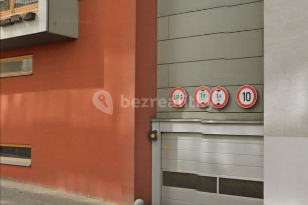 Pronájem garáže 12 m², Jeseniova, Praha Pronájem garáže 12 m², Jeseniova, Praha