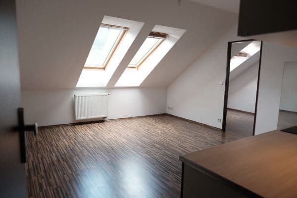 Pronájem bytu 2+kk 38 m², Zbraslavská, Praha Pronájem bytu 2+kk 38 m², Zbraslavská, Praha