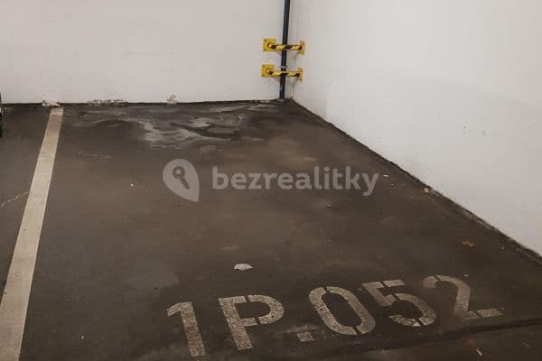Pronájem garáže 16 m², Hanusova, Praha, Praha