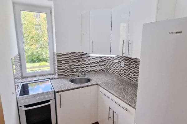 Pronájem bytu 2+1 55 m², Zdařilá, Praha Pronájem bytu 2+1 55 m², Zdařilá, Praha
