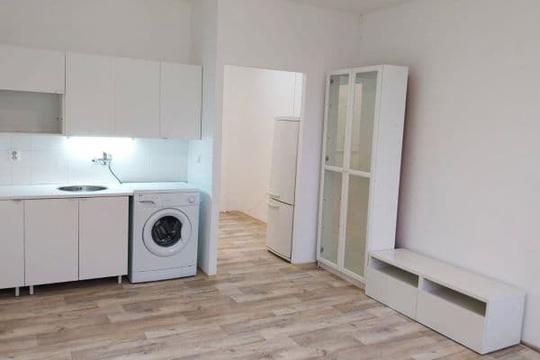 Pronájem bytu Garsoniéra 27 m², Nad lesním divadlem, Praha Pronájem bytu Garsoniéra 27 m², Nad lesním divadlem, Praha