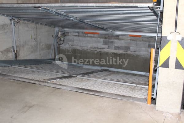 Pronájem garáže 13 m², Františka Kadlece, Praha Pronájem garáže 13 m², Františka Kadlece, Praha