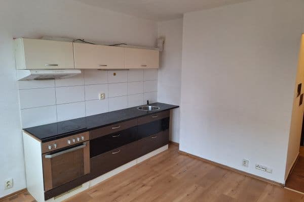 Pronájem bytu Garsoniéra 21 m², náměstí Generála Píky, Plzeň Pronájem bytu Garsoniéra 21 m², náměstí Generála Píky, Plzeň