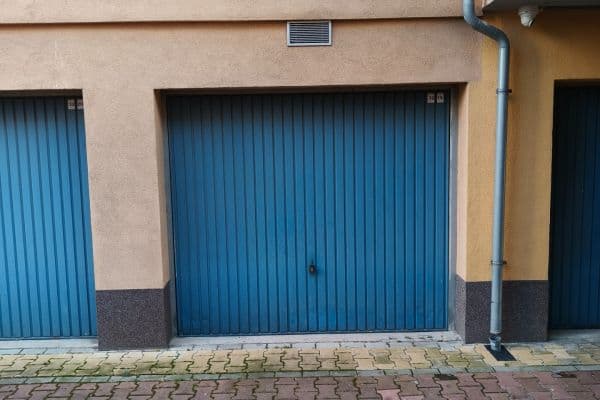 Pronájem garáže 16 m², Hnězdenská, Praha Pronájem garáže 16 m², Hnězdenská, Praha