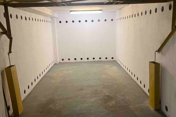 Pronájem garáže 18 m², Olšanské náměstí, Praha Pronájem garáže 18 m², Olšanské náměstí, Praha
