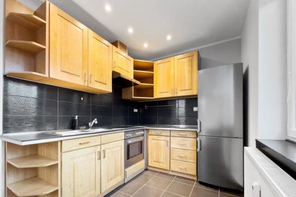 Pronájem bytu 3+1 75 m², Školní, Rybitví Pronájem bytu 3+1 75 m², Školní, Rybitví