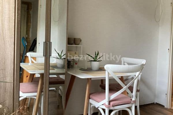 Pronájem bytu Garsoniéra 20 m², Československé armády, Hradec Králové Pronájem bytu Garsoniéra 20 m², Československé armády, Hradec Králové