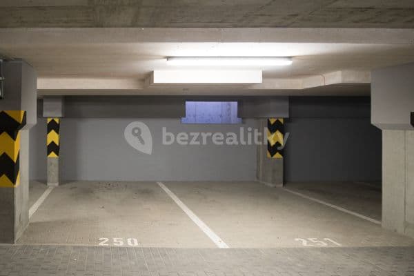 Pronájem garáže 20 m², Náměstí Junkových, Praha, Praha