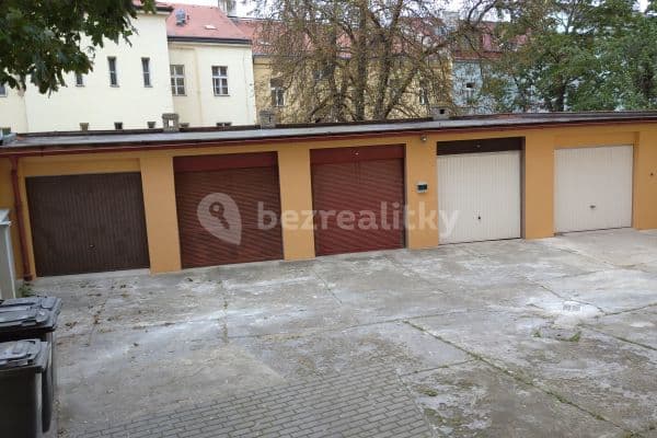 Pronájem garáže 16 m², Pod vilami, Praha Pronájem garáže 16 m², Pod vilami, Praha