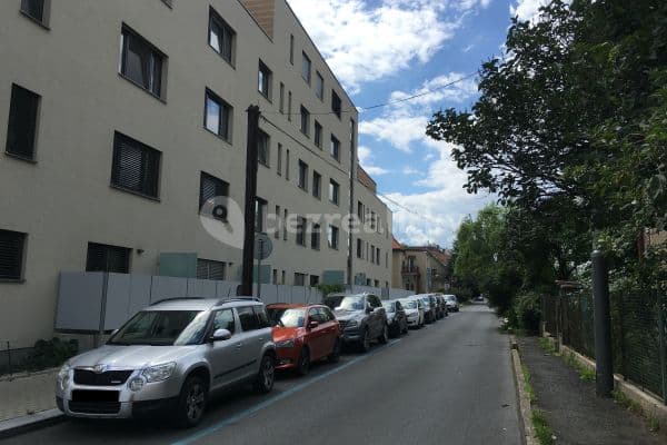 Pronájem bytu 1+kk 33 m², Pod Jarovem, Praha Pronájem bytu 1+kk 33 m², Pod Jarovem, Praha