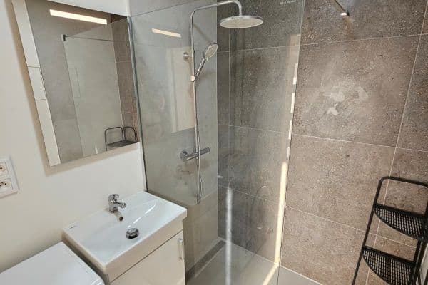 Pronájem bytu 2+1 60 m², Pod dálnicí, Praha Pronájem bytu 2+1 60 m², Pod dálnicí, Praha