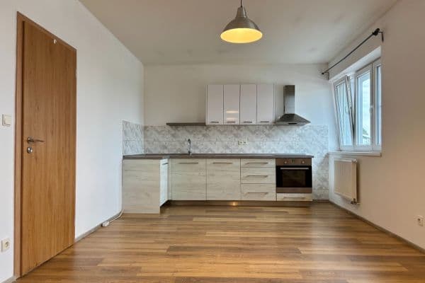Pronájem bytu 2+kk 49 m², Chrudimská, Pardubice, Pardubický kraj Pronájem bytu 2+kk 49 m², Chrudimská, Pardubice, Pardubický kraj