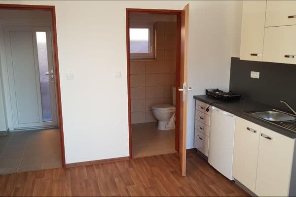 Pronájem bytu Garsoniéra 25 m², Třešňová, Praha Pronájem bytu Garsoniéra 25 m², Třešňová, Praha